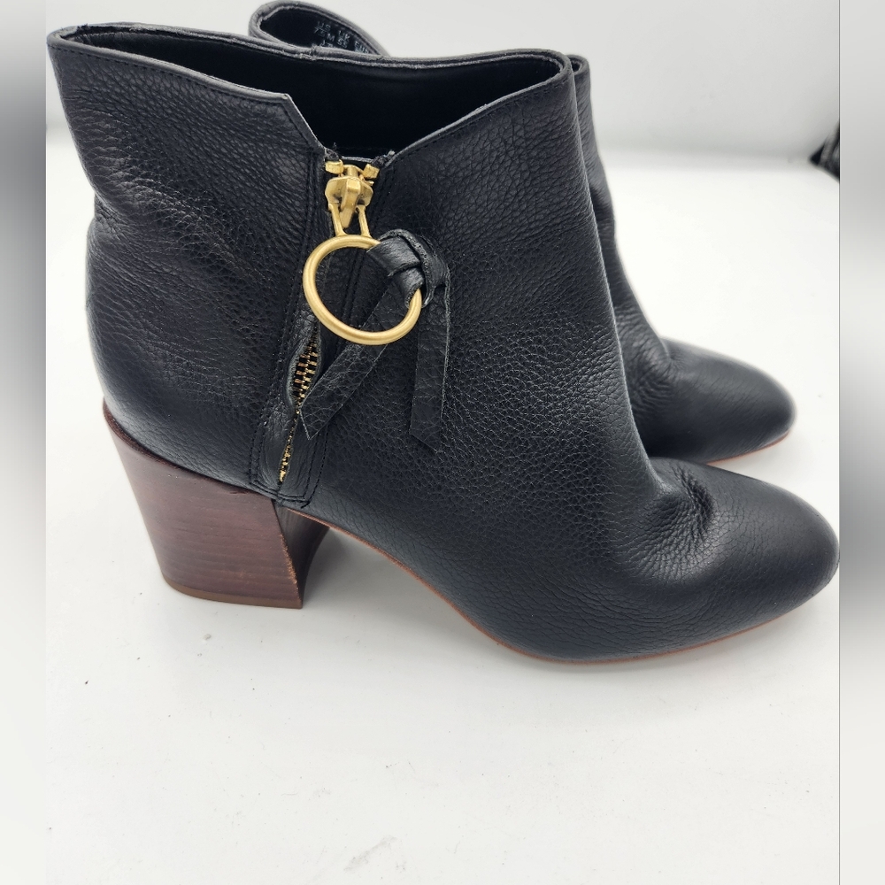 Black Leather Ankle Boots with Gold Zipper Detail and Block‎ Heel